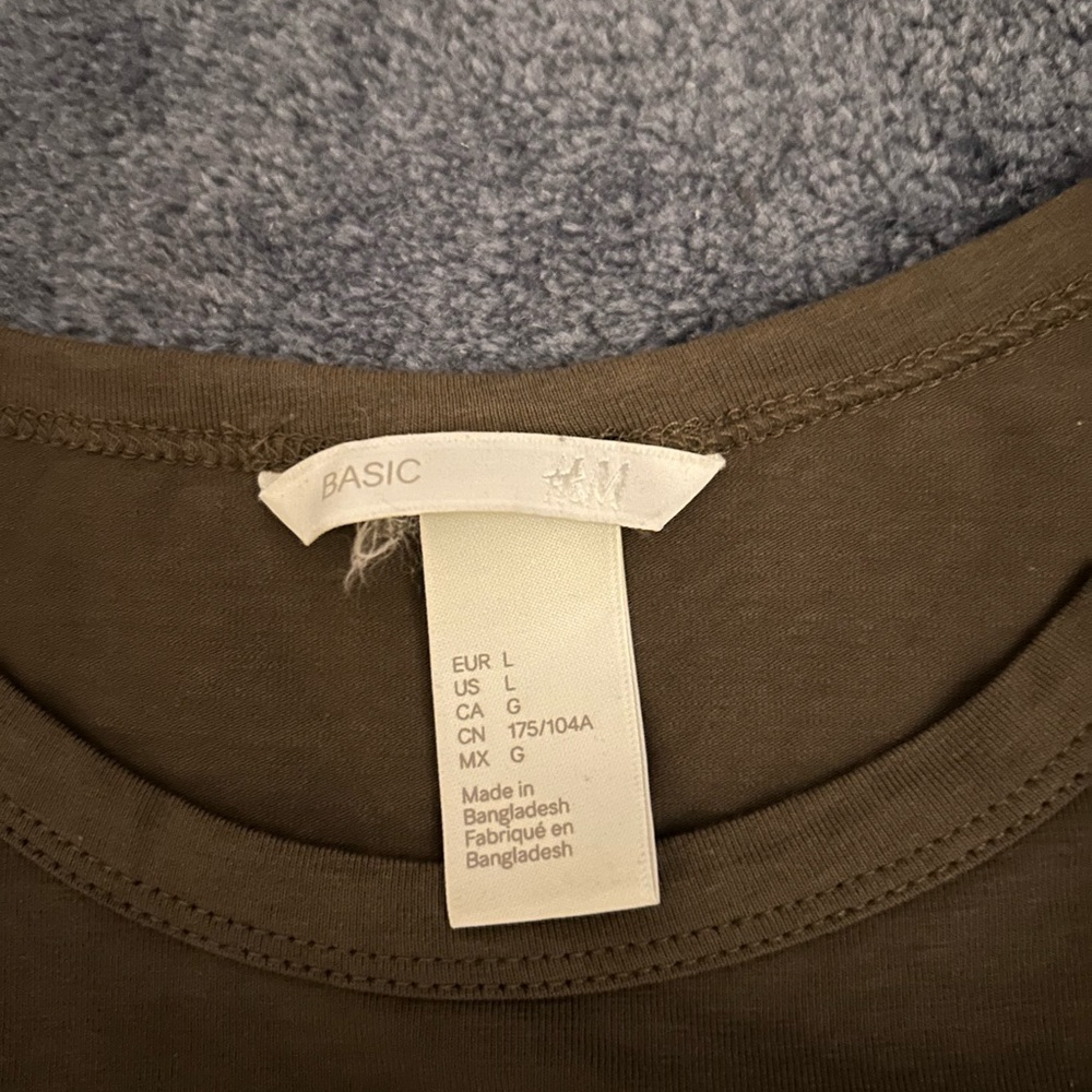 H&M Olive Green Tee. Women’s Large.  Form fitting.